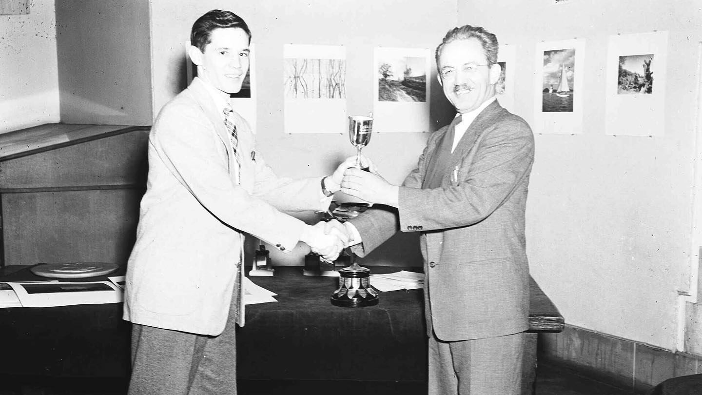 7pm TONIGHT: After a lifetime of observation and reflective writing, Peter is returning virtually to the University of Toronto to discuss his life post- graduation and the important photographic lessons he learned along the way.
For more information and to register, visit the link in the bio!

Photo: Peter Miller receiving trophy, 1952
#harthouse #uoft #utoronto #torontophotography #portrait #torontophoto #uoftalumni #photographyevents #harthouse #cameraclub #phototalks #blackandwhite #tophoto @harthouseuoft @uoft